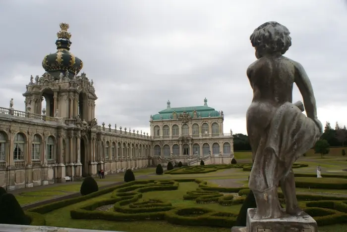 Nachbau des Dresdner Zwinger im Porzellan-Park Arita 