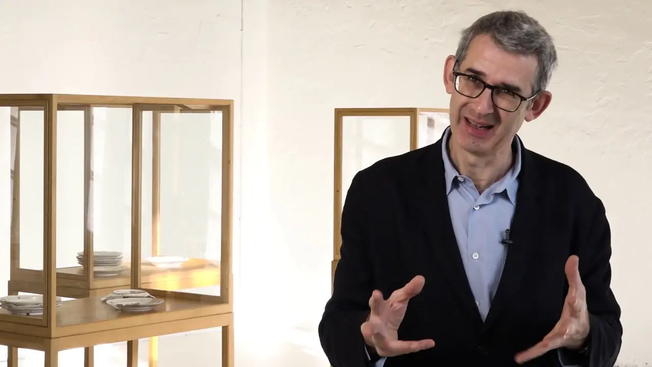 Meet the artist: Edmund de Waal im Interview über die "library of exile"