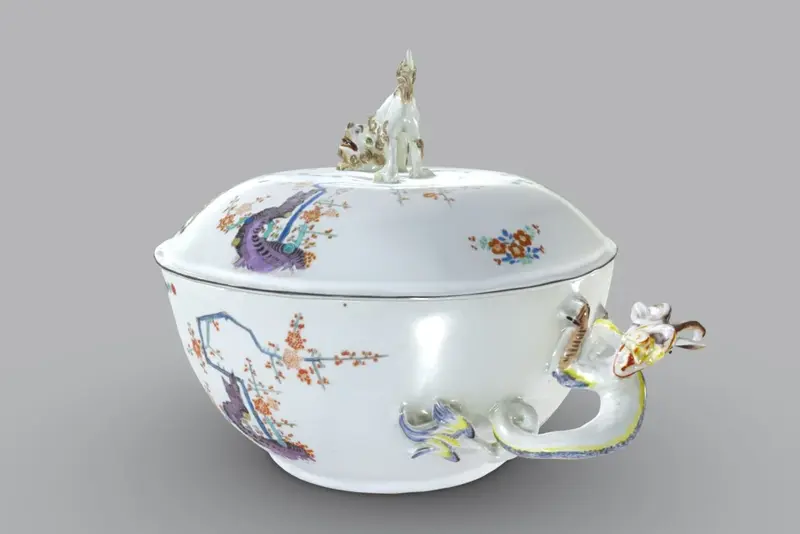 Screenshot, 3D-Modell einer Deckelterrine mit Gelben-Löwen-Dekor