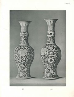 Tafel 25: Zwei große chinesische unterglasurblaue Vasen