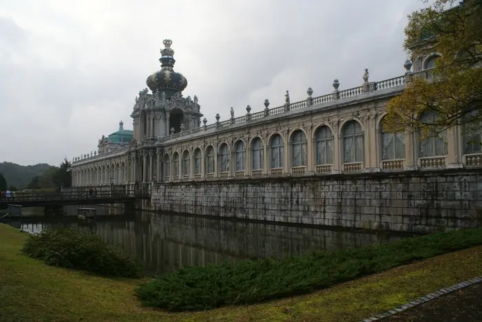 Nachbau des Dresdner Zwinger im Porzellan-Park Arita 